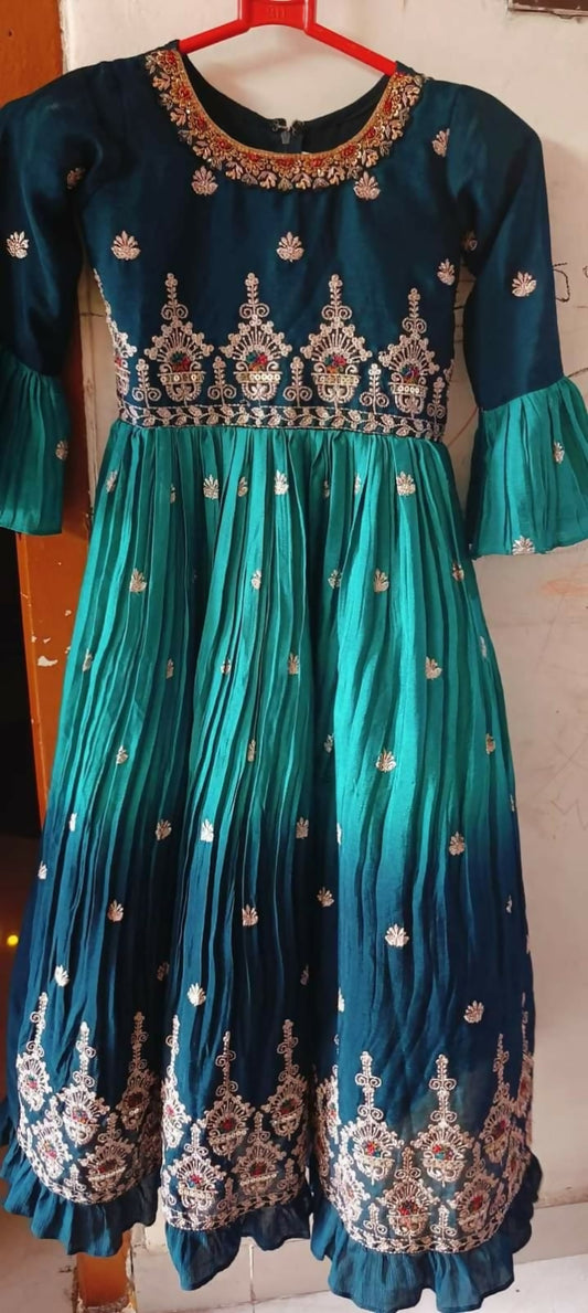 Dress your baby girl in luxury and style with our Boutique Designer Frock/Dress, sourced from exclusive boutiques for the most special occasions.