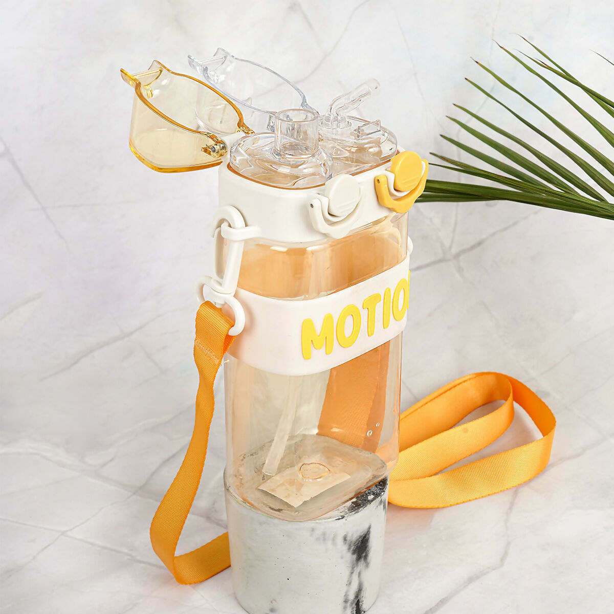 Kids Sipper is the ideal choice for the growing kid. The sipper's contoured shape and anti-slip texture grips make it easy for little hands to hold the cup.