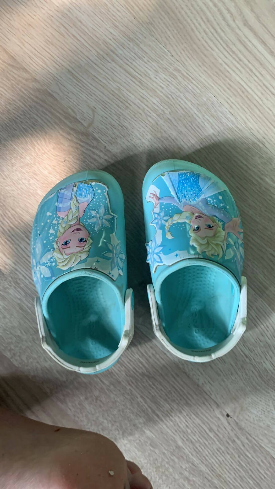 Elsa light sales up crocs