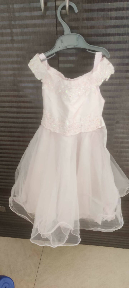 Make your baby girl the star of the show with our adorable Frock/Dress - crafted for comfort and cuteness!