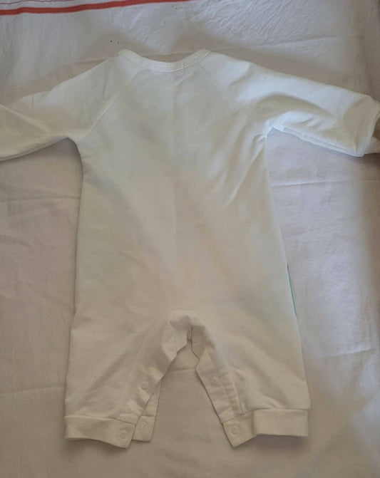 Keep your baby comfy and cute with the HOPSCOTCH Bodysuit - the perfect essential for everyday wear!