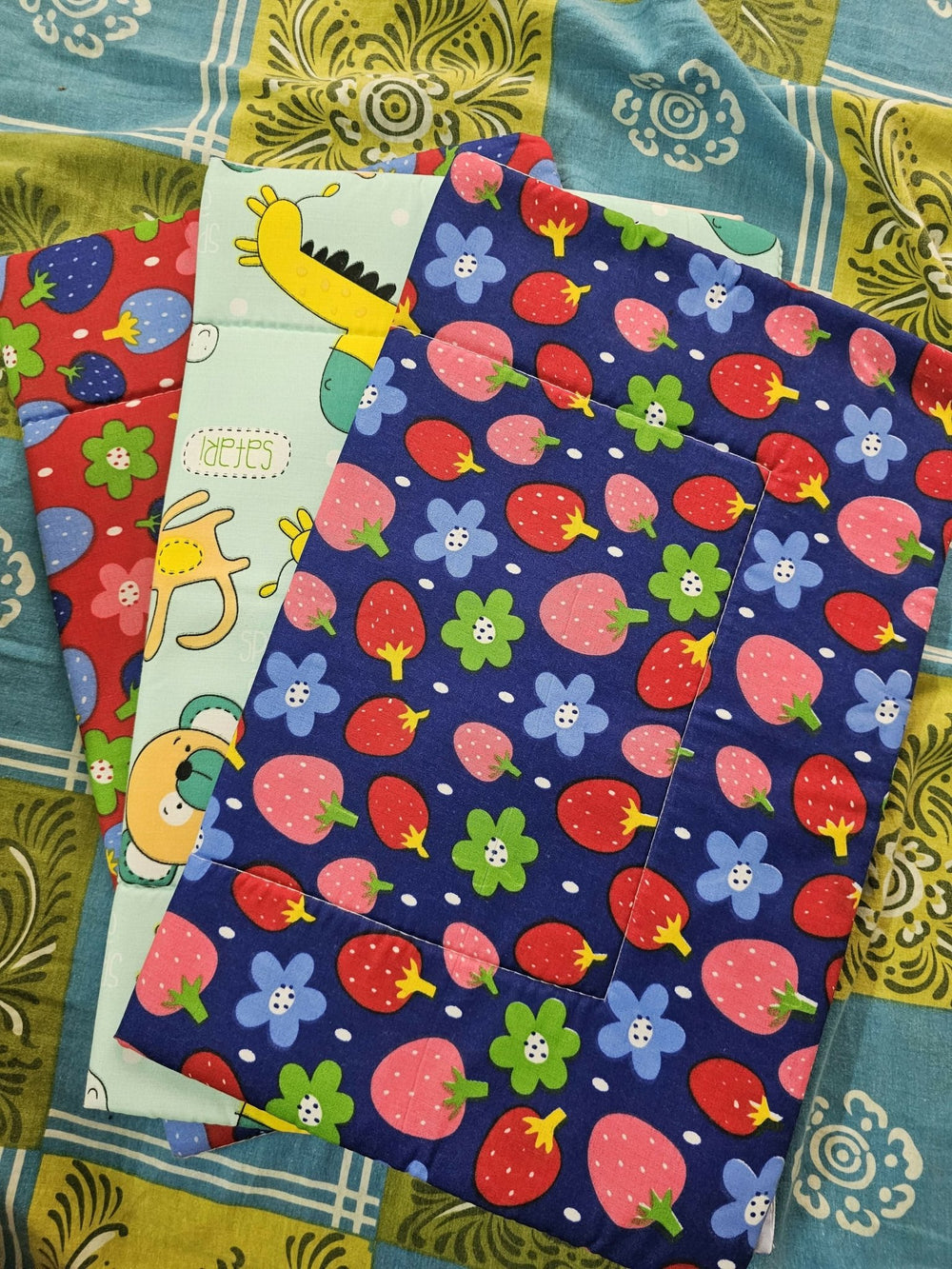 Baby waterproof sheets leakproof, absorbent bedding protector for cribs and bassinets soft and easy to clean.