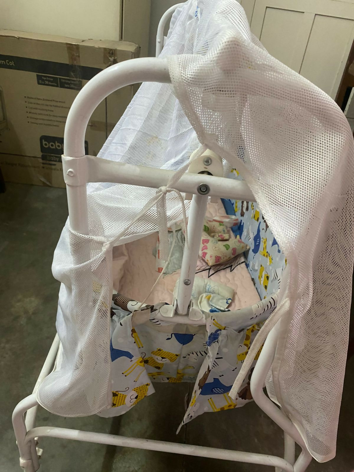 Babyhug manual cradle – smooth, secure, and breathable swing cradle for peaceful newborn sleep.

