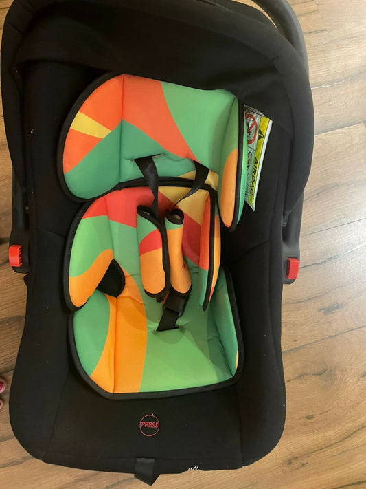 R FOR RABBIT Picaboo – a 4-in-1 baby carry cot that blends safety, comfort, and versatility for your infant’s journey.

