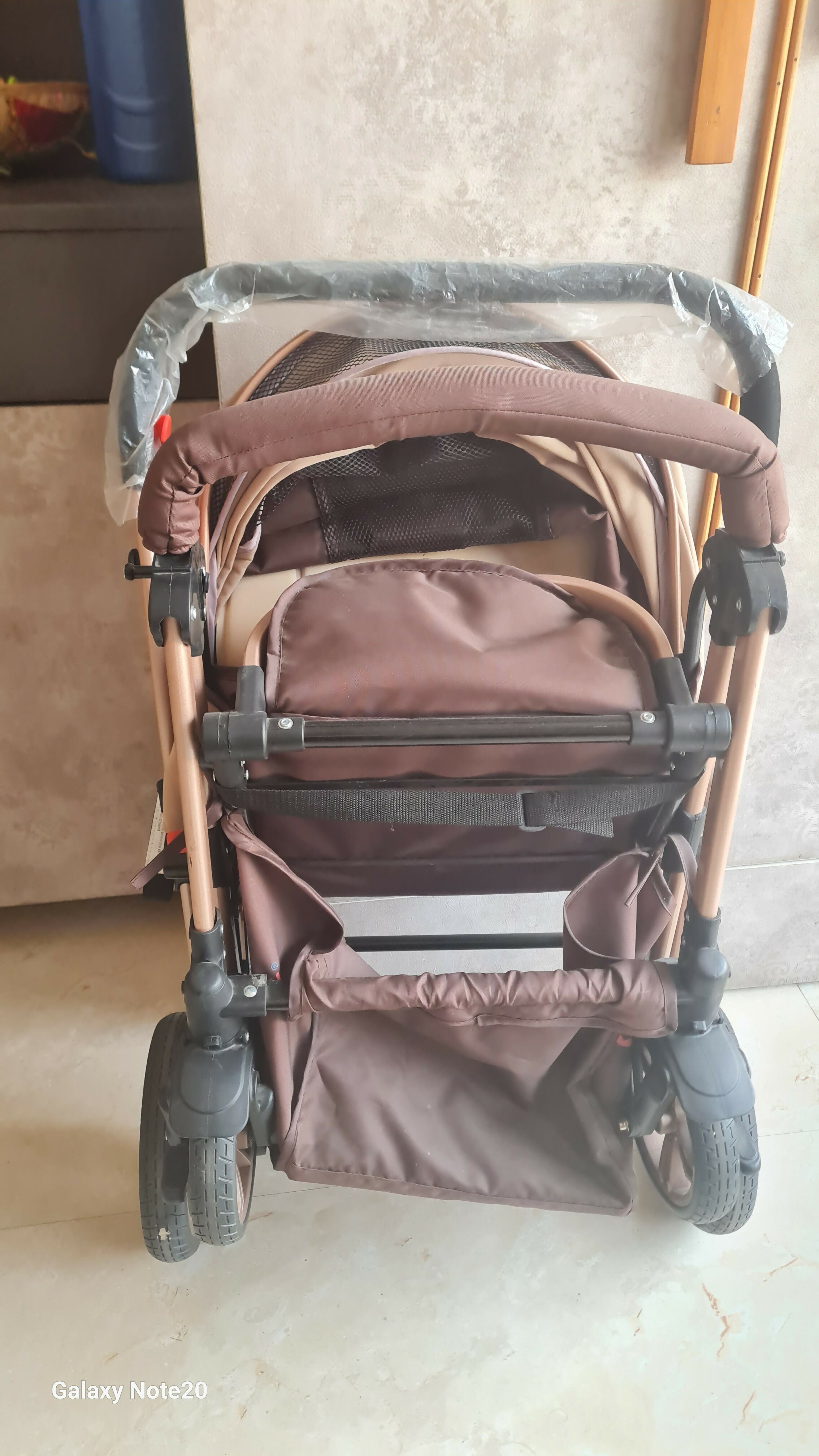 HUNY HUNY 3- in-1  Reversible Stroller/Pram Khakhee Rubber Wheels
