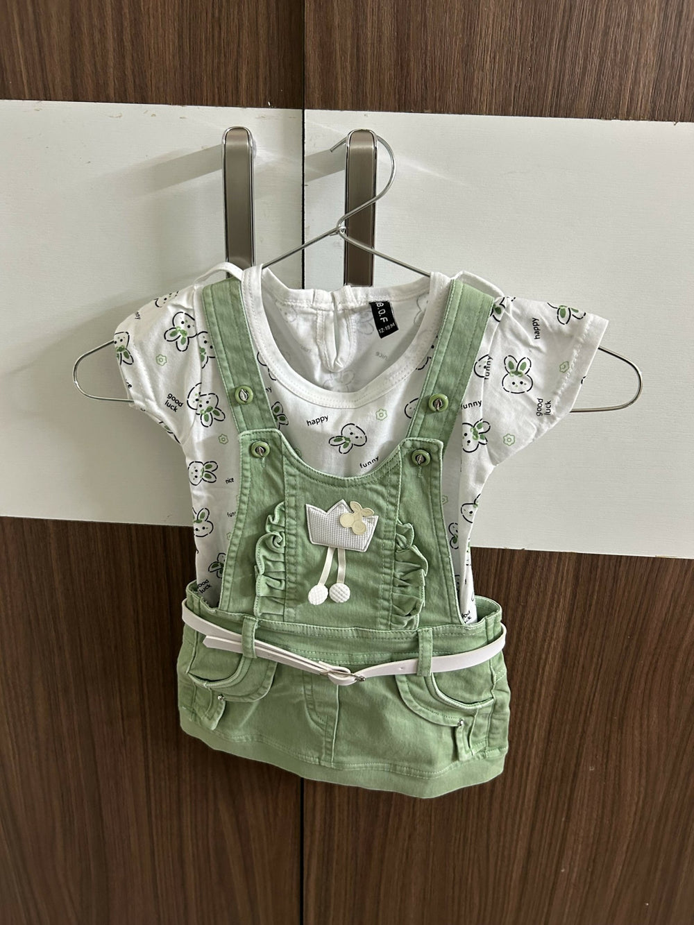 Green children's outfit 