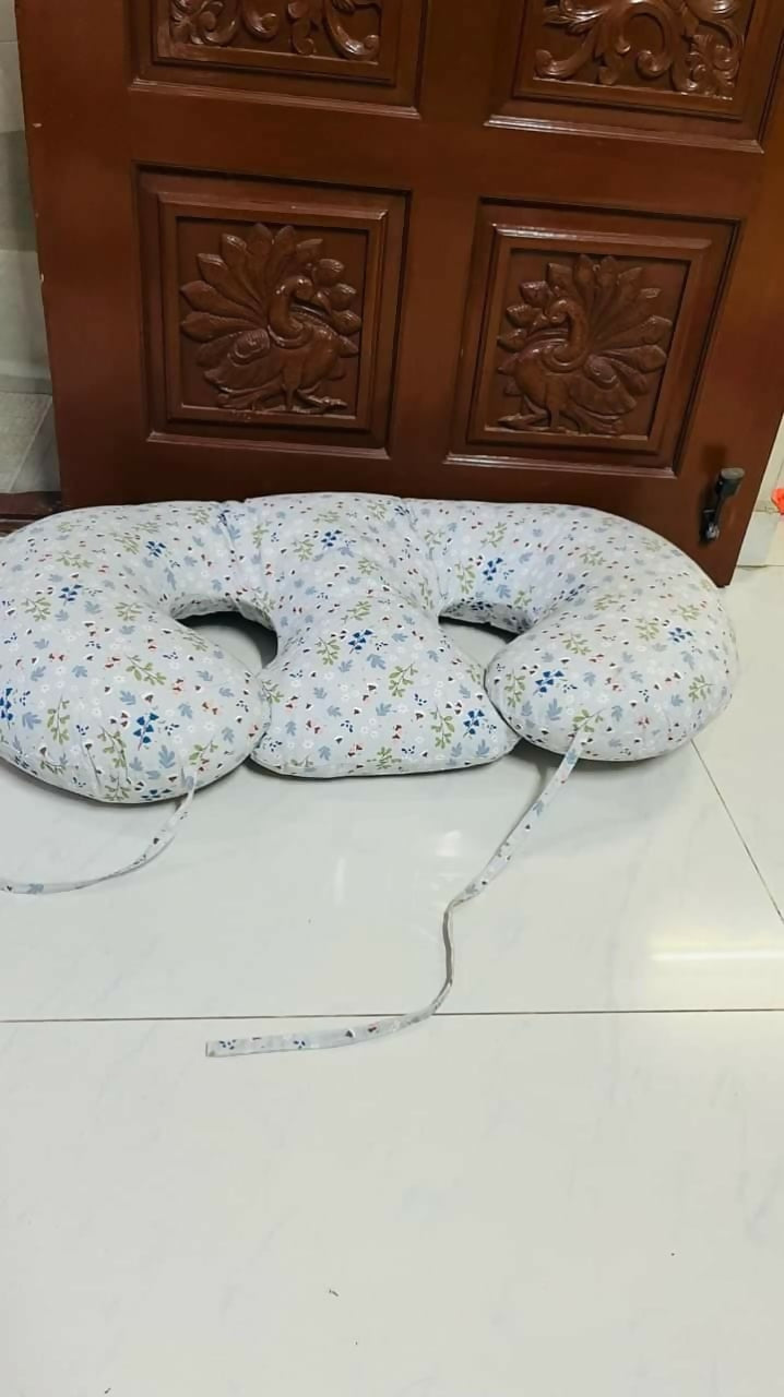 Enhance feeding time with the Ziva Twins Feeding Pillow – ergonomically designed for comfort and support during breastfeeding or bottle-feeding twins, with a removable, washable cover for easy maintenance.