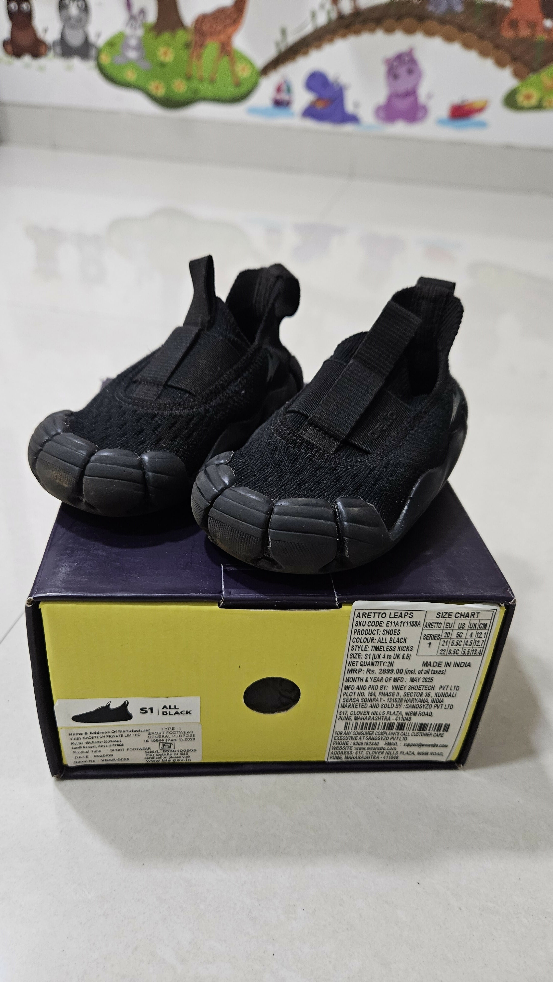 Aretto Leaps Shoes S1 for kids with lightweight flexible design, comfortable fit, durable sole, breathable construction, and everyday support for active children.