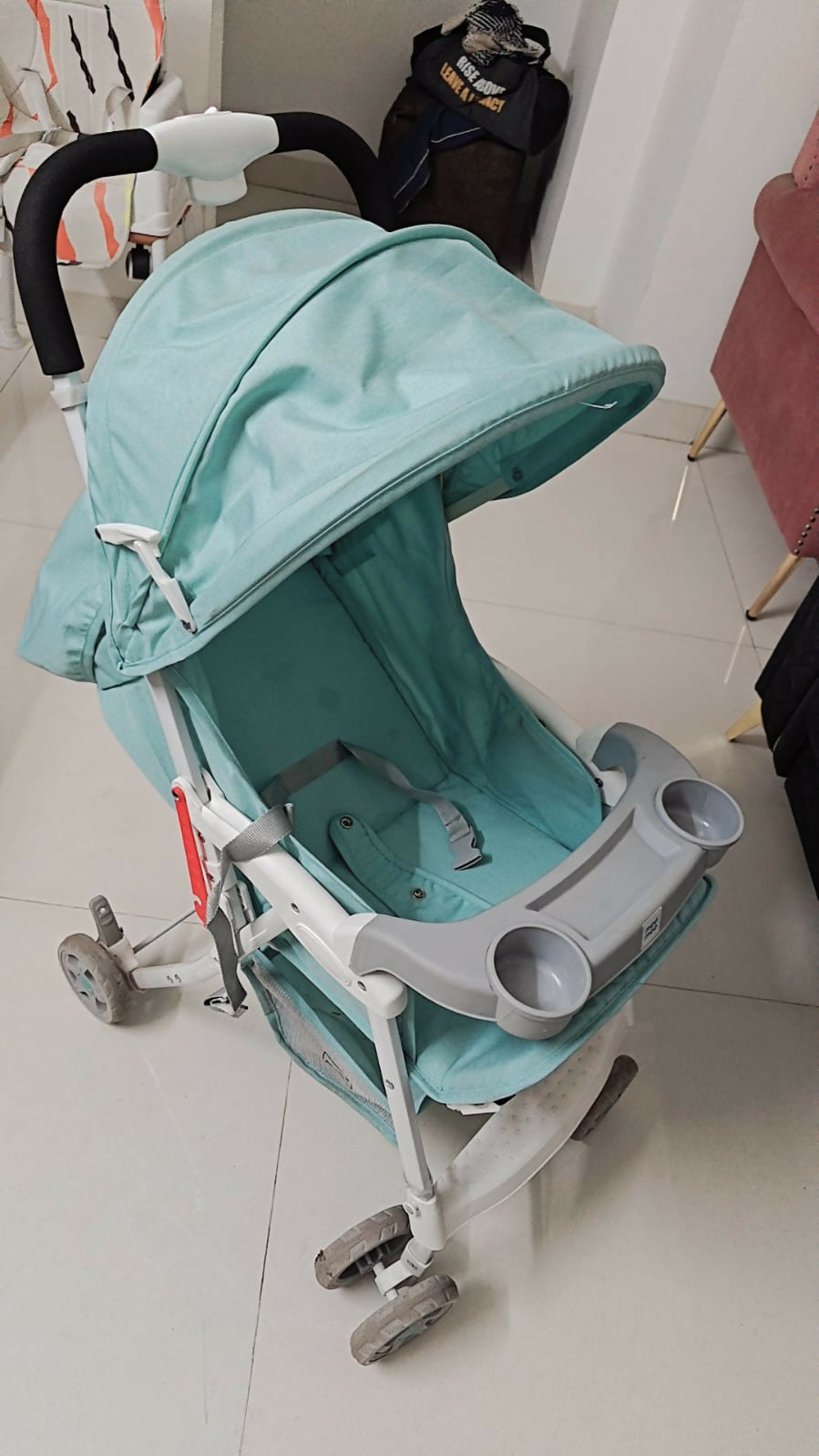 MEE MEE stroller/pram – adjustable, safe, and travel-ready companion for your growing baby.

