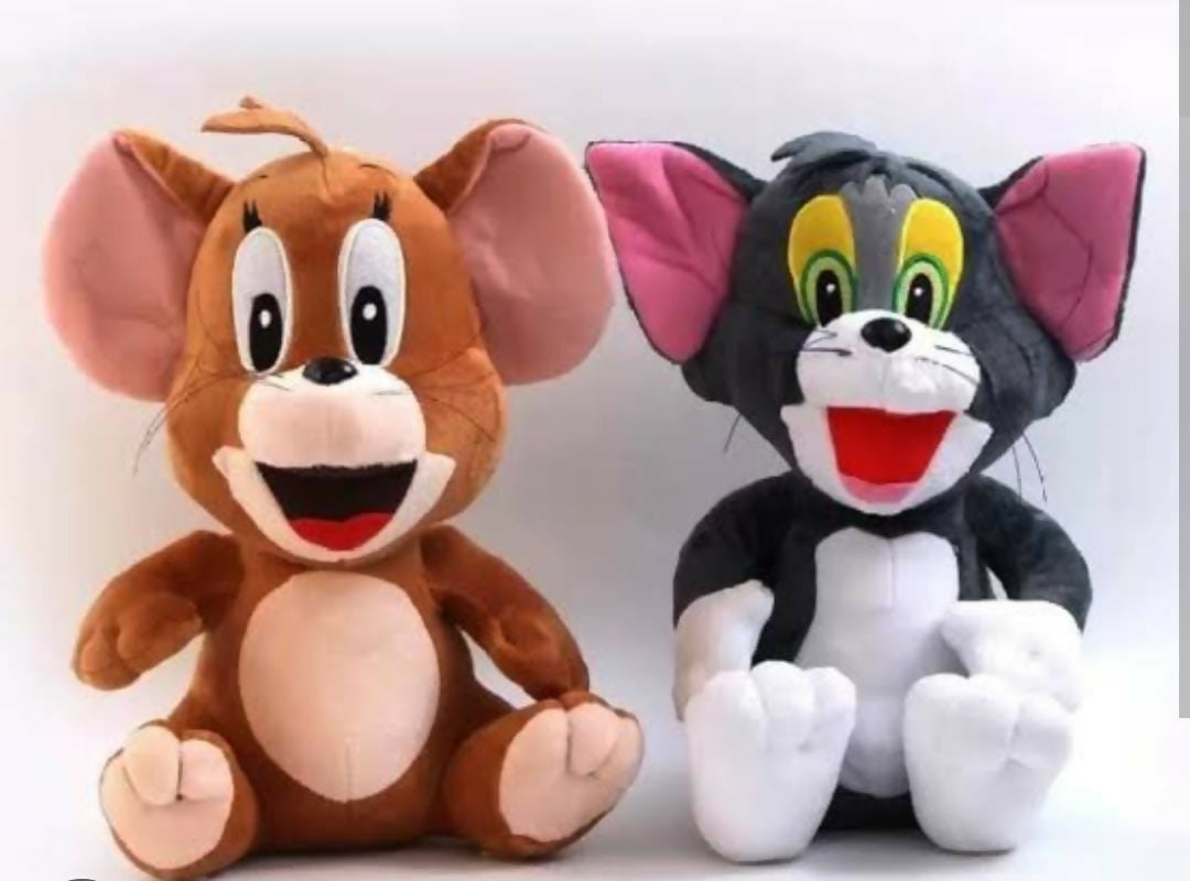 Plush toys of a mouse and a cat 