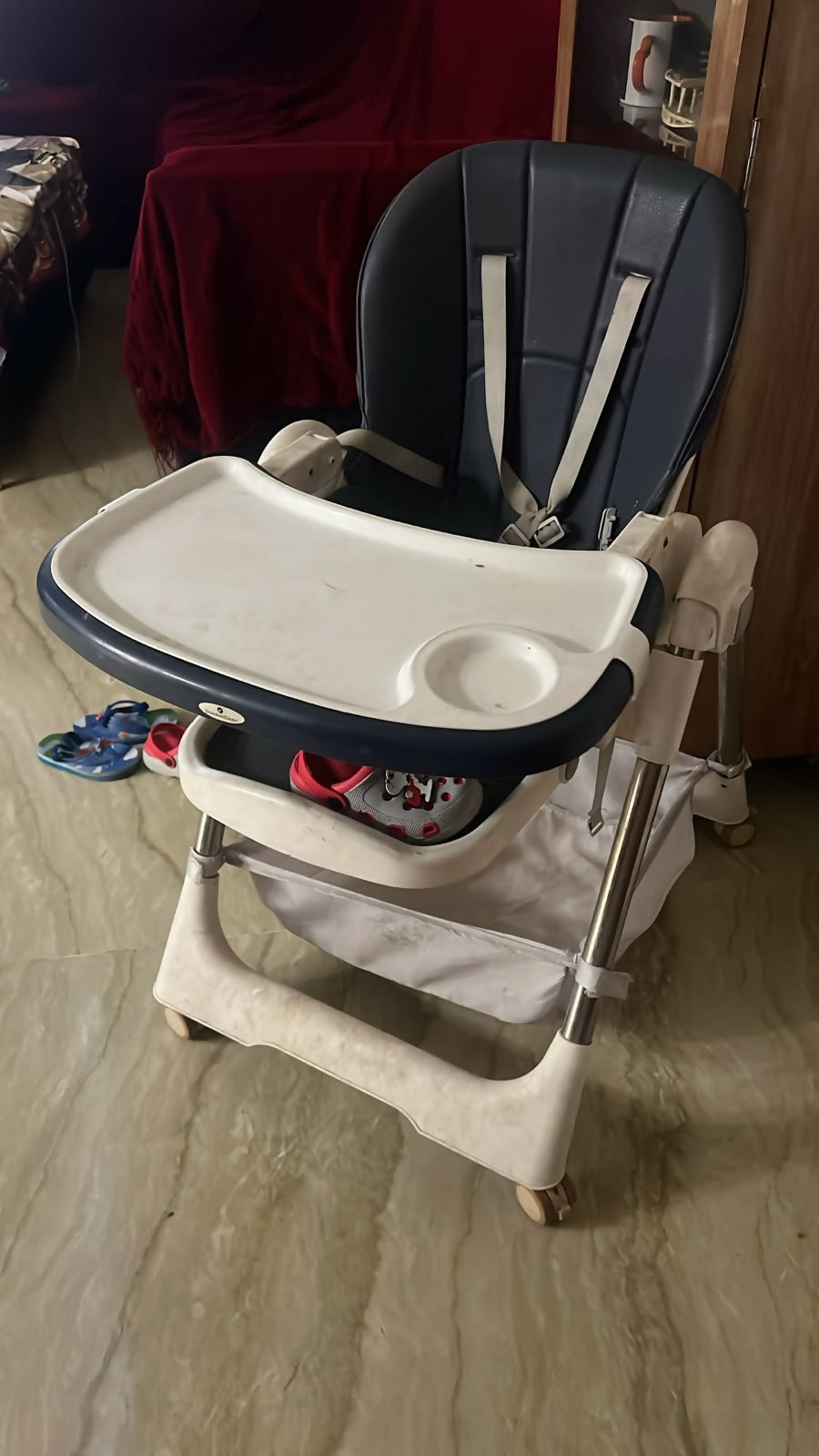 STAR AND DAISY Galaxy Star High Chair with comfortable padded seat, adjustable feeding tray, safety harness, sturdy frame, footrest, and easy-clean design for convenient baby and toddler mealtimes.