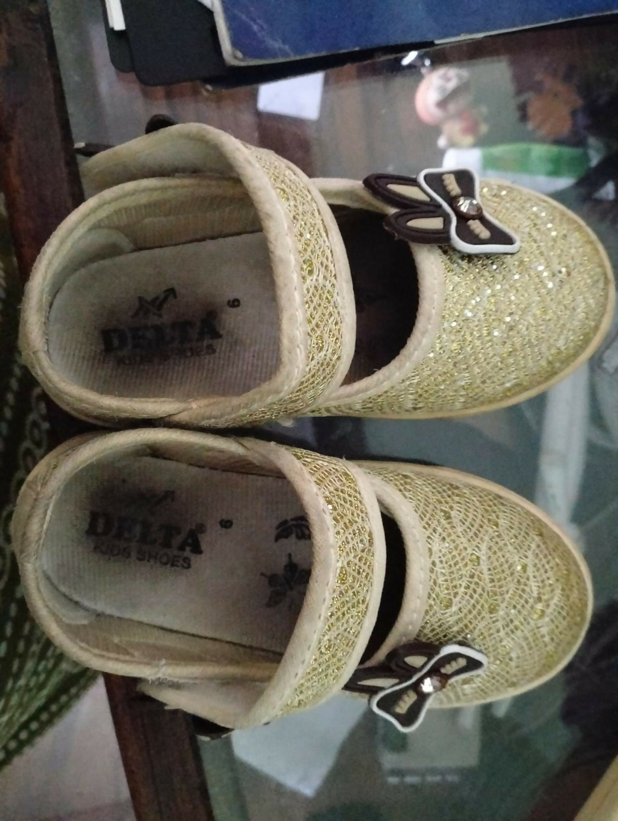 DELTA cute golden girls shoes with bow featuring a stylish metallic finish, decorative bow detail, comfortable fit, and elegant design for parties and special occasions.