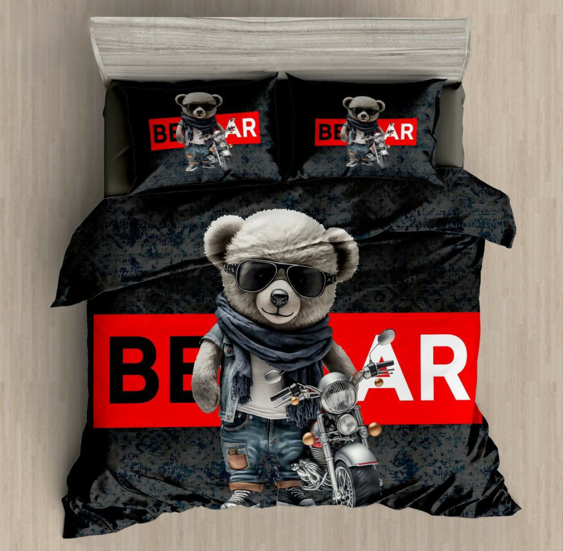 Bedding set with bear design 