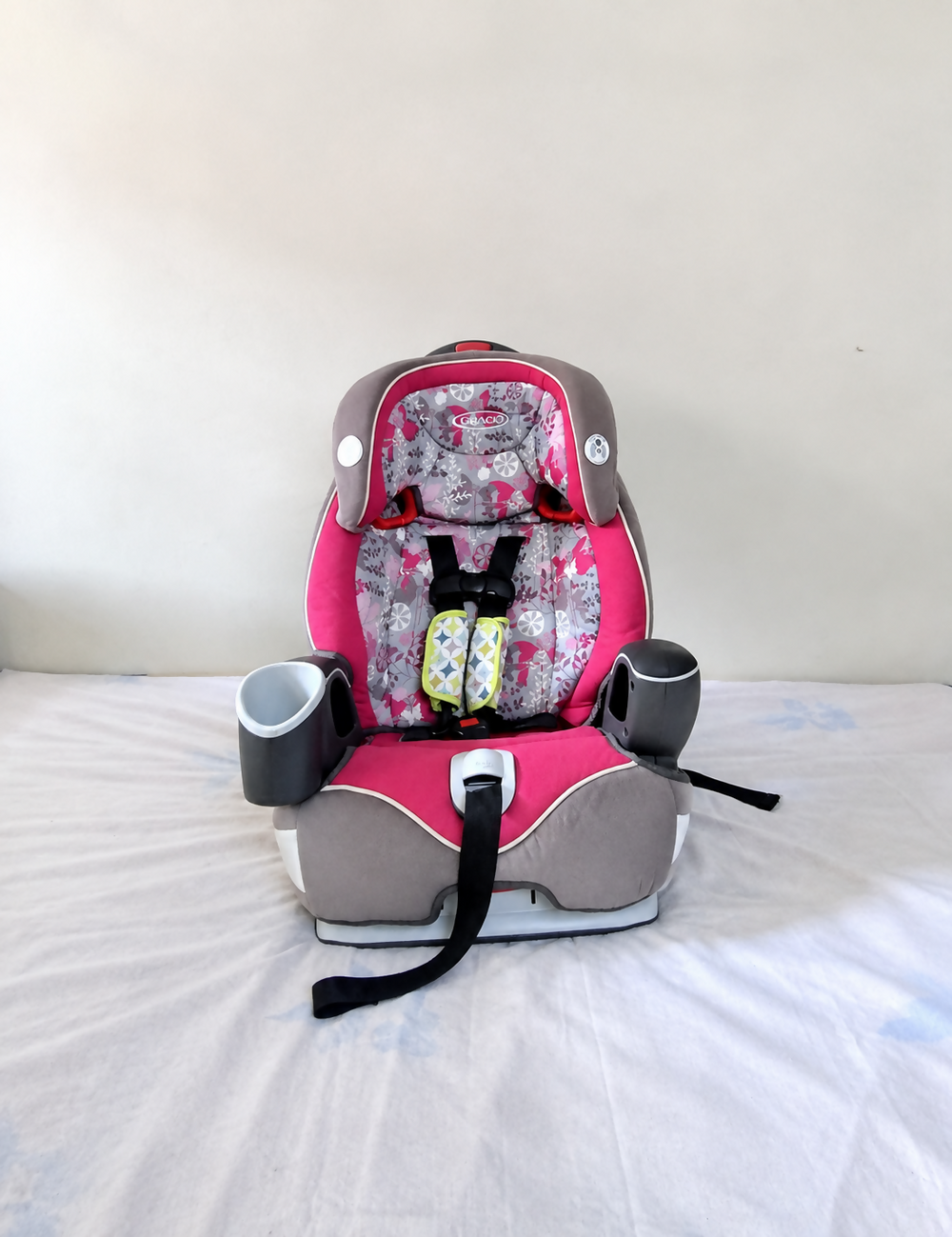 GRACO Nautilus 65 3-in-1 Harness Booster Car Seat B148 in Some Used condition featuring harness, high-back booster and backless booster modes, padded seating, and an adaptable design for growing children.
