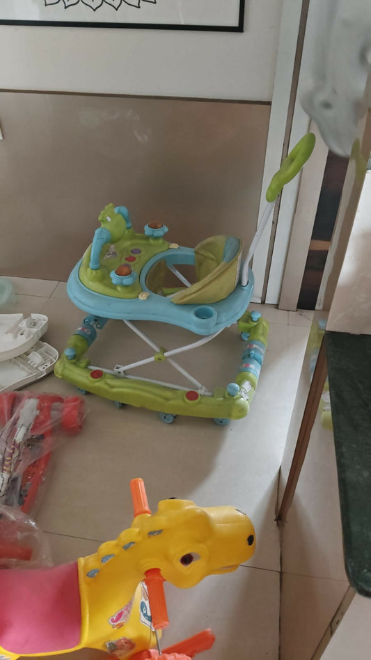 HAMLEYS Walker – Safe, playful support for your baby’s first steps.

