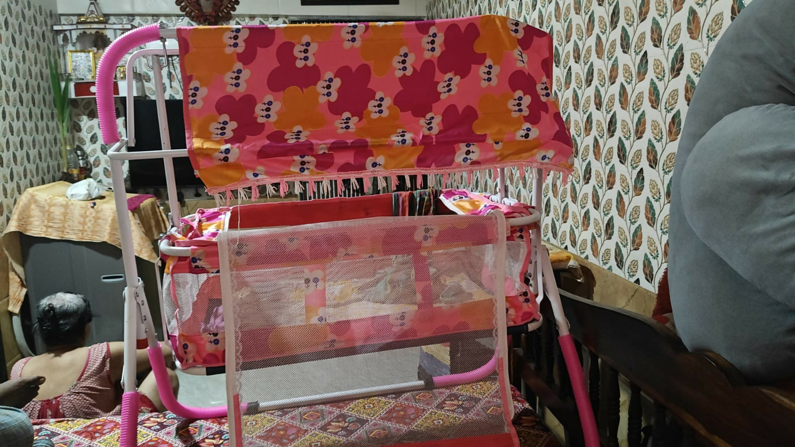 Manual baby cradle – sturdy, safe, and soothing sleep solution for infants.