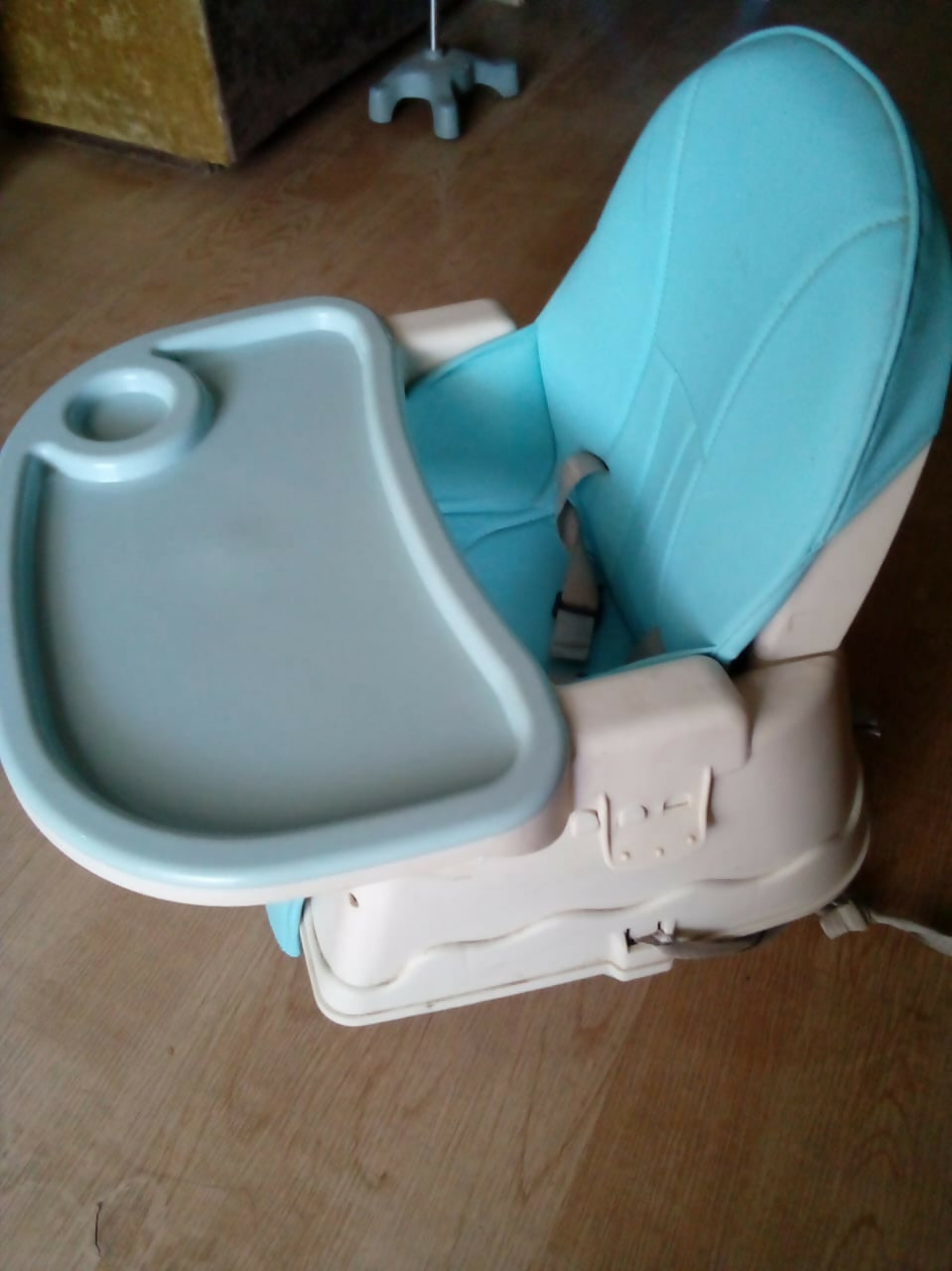 Enhance mealtime with the STAR AND DAISY Baby High Chair, featuring adjustable height, recline positions, and a safety harness for comfort and convenience.