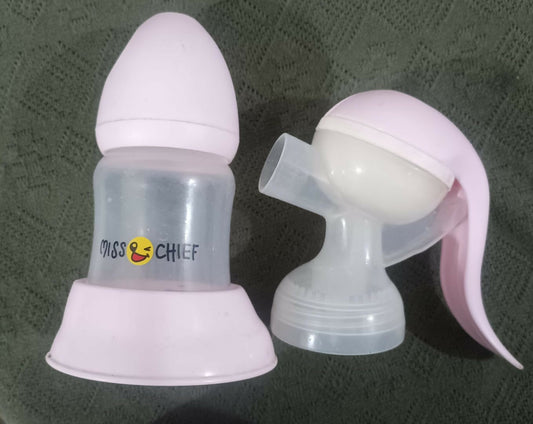 MISS CHIEF manual breast pump – portable, quiet, and comfortable solution for easy milk expression anywhere.

