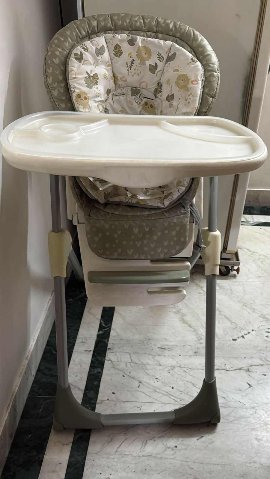 JOIE Mimzy 2 In 1 Leo High Chair