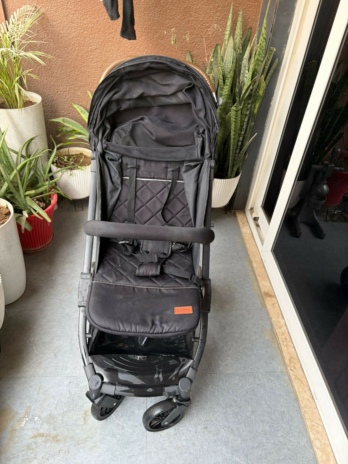 KIDILO one-click foldable baby stroller with compact folding design, reclining seat, sturdy wheels, safety harness, and 20 kg weight capacity for comfortable baby travel.