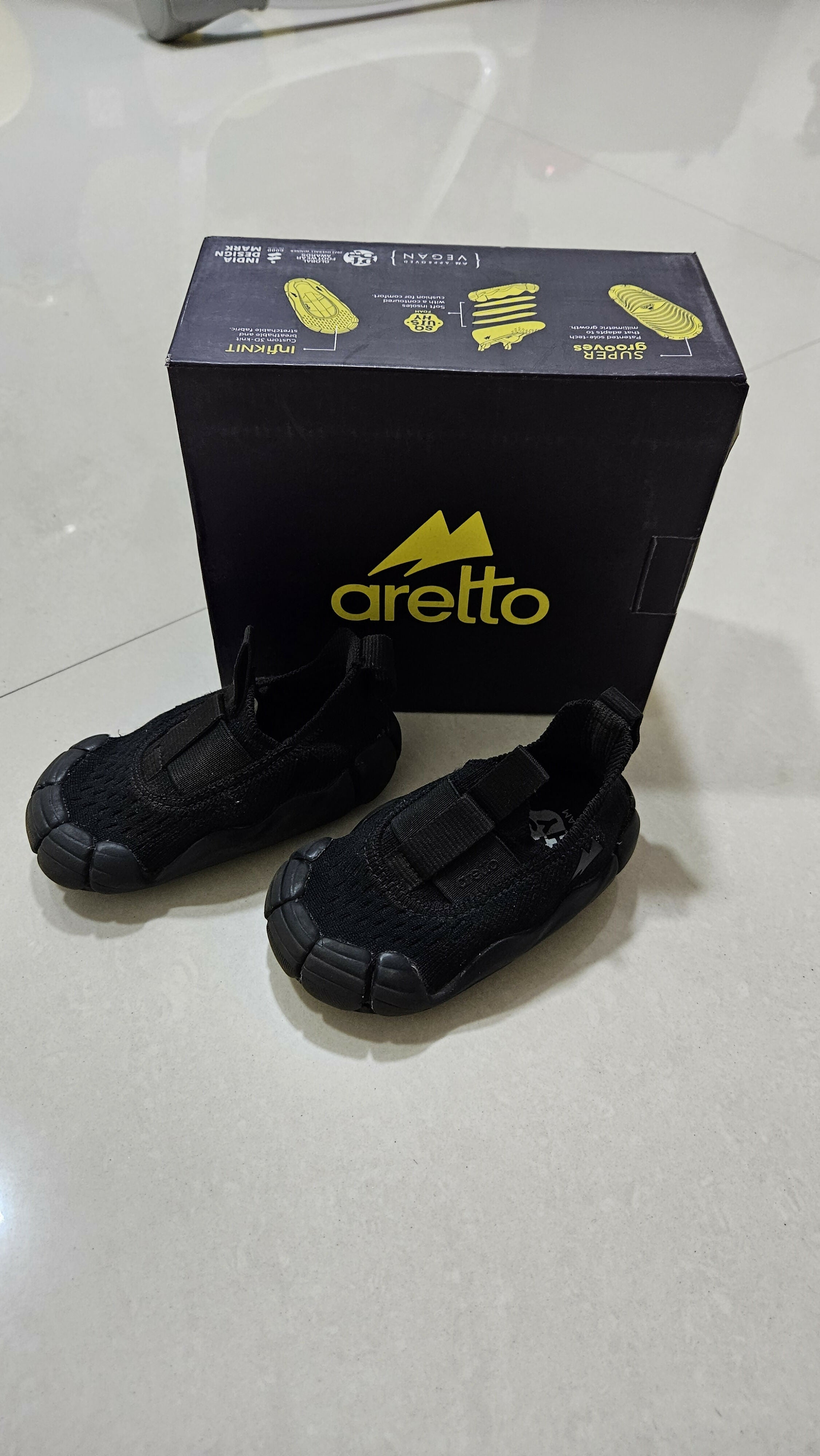 Aretto Leaps Shoes S1 for kids with lightweight flexible design, comfortable fit, durable sole, breathable construction, and everyday support for active children.