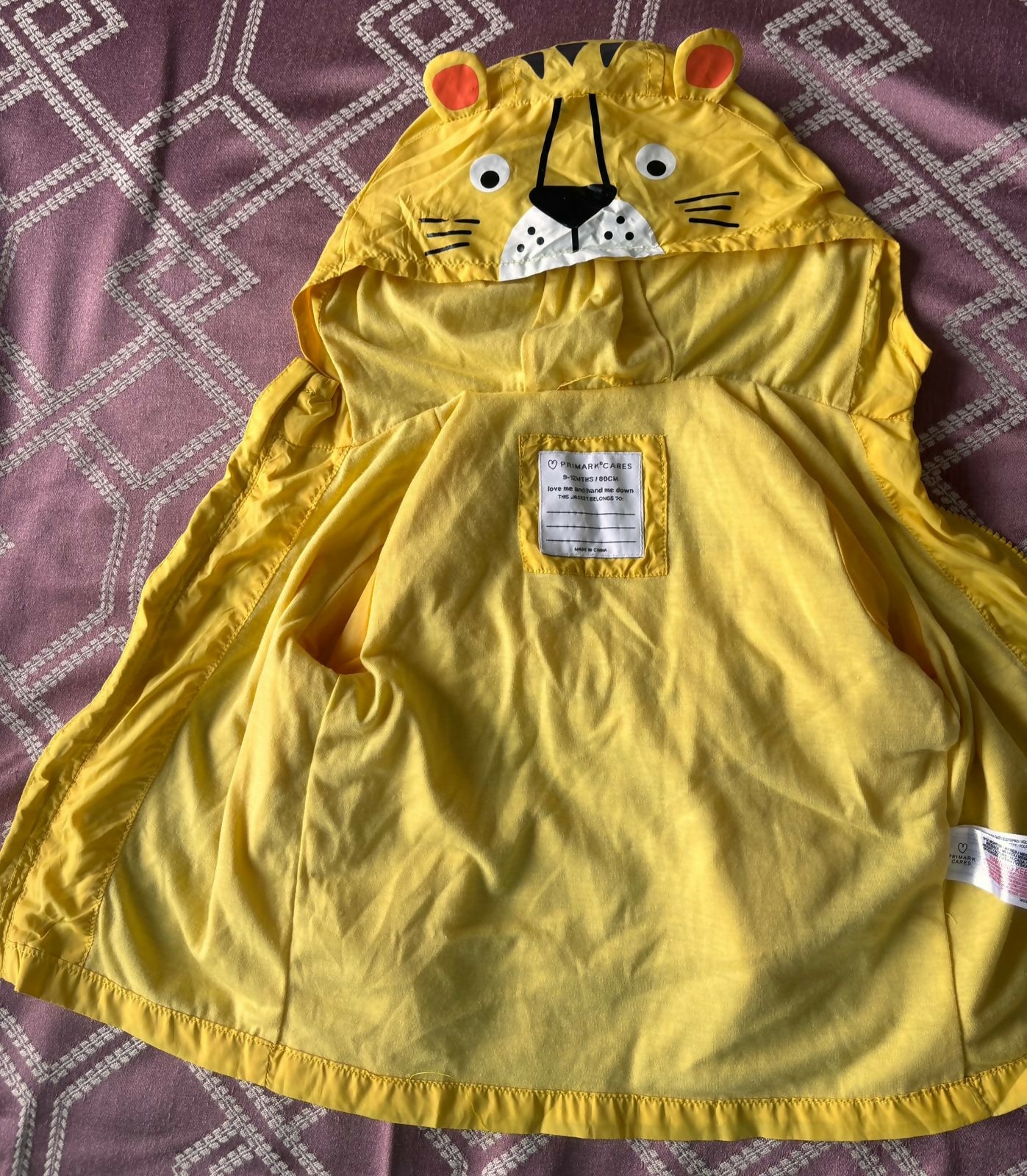 Lion-themed windcheater for kids made from lightweight, wind-resistant fabric with a hood, front zipper, and playful lion design for comfortable outdoor wear.