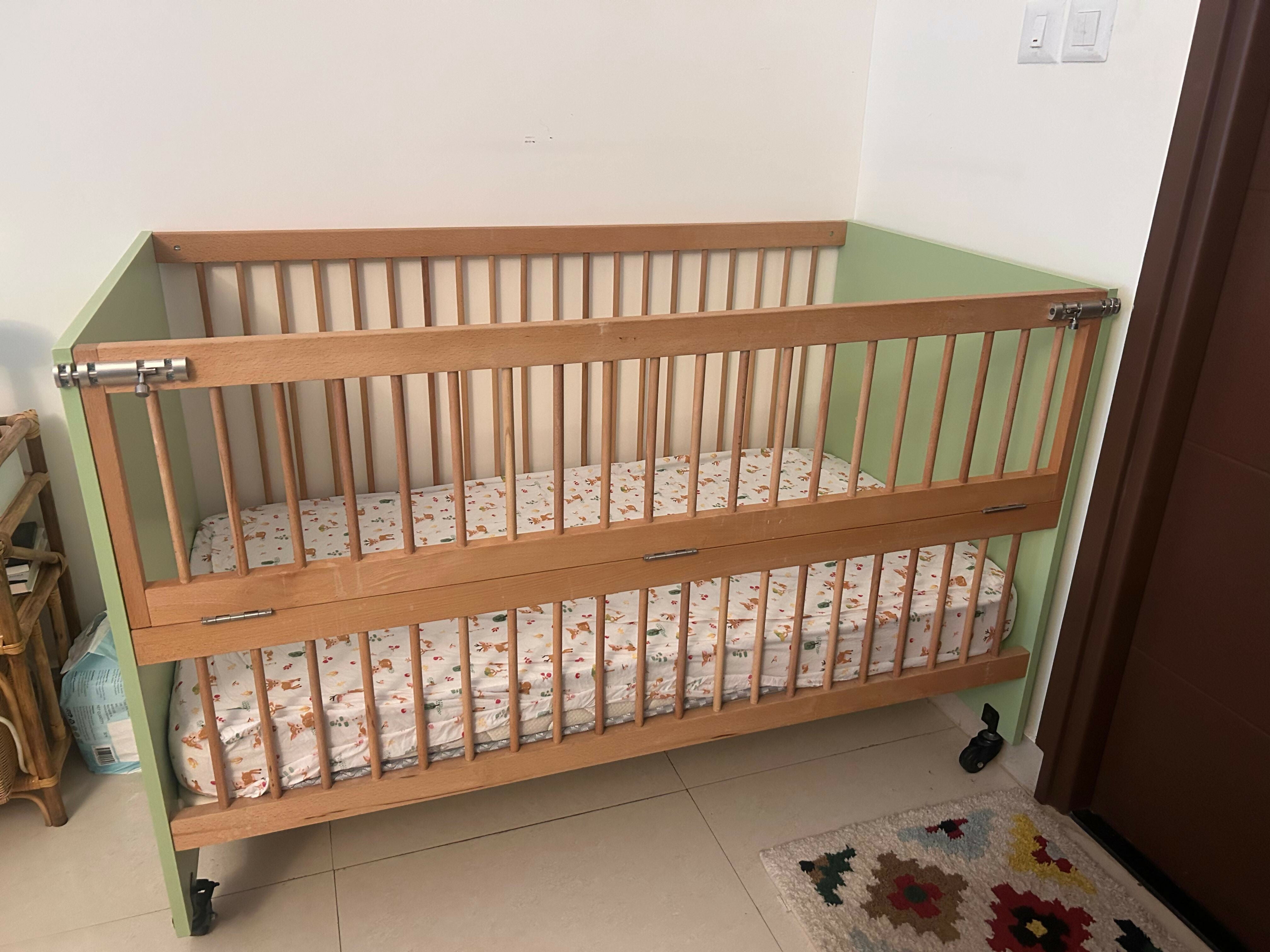 LittleBird Feather crib with cozy sleeping space, sturdy frame, breathable design, comfortable mattress area, and safe sleeping support for babies and newborns.