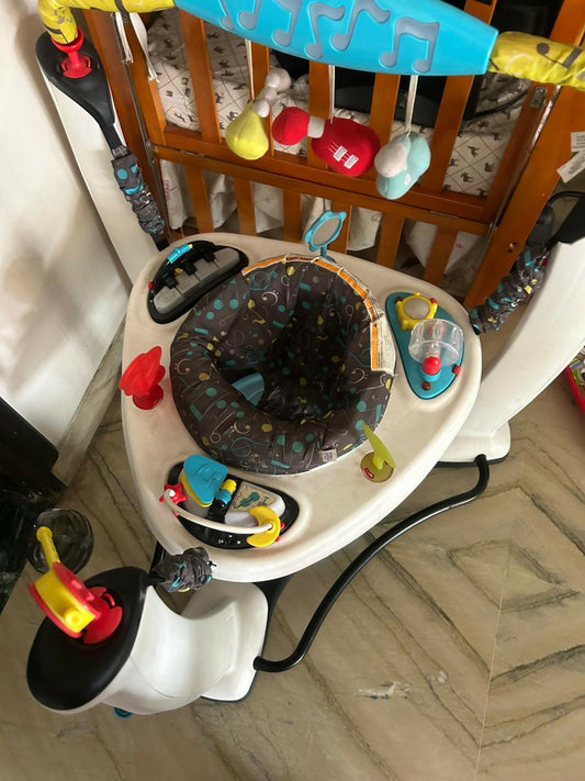 Evenflo Exersaucer jumper – fun, developmental activity center with bouncing seat, rotating toys, lights, and music for baby’s growth journey.

