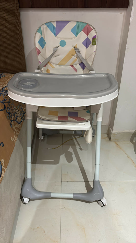 R FOR RABBIT Marshmallow Baby High Chair with feeding tray and comfortable seat.
