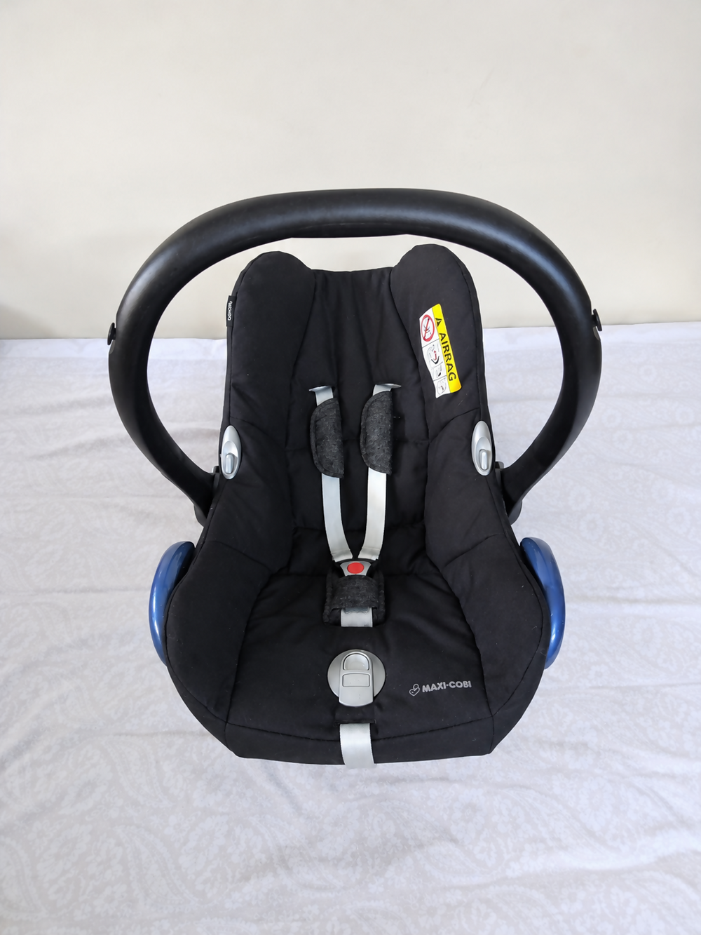 Maxi-Cosi CabrioFix Infant Car Seat in black, model B206, with stated 5-point harness and 13kg capacity.
