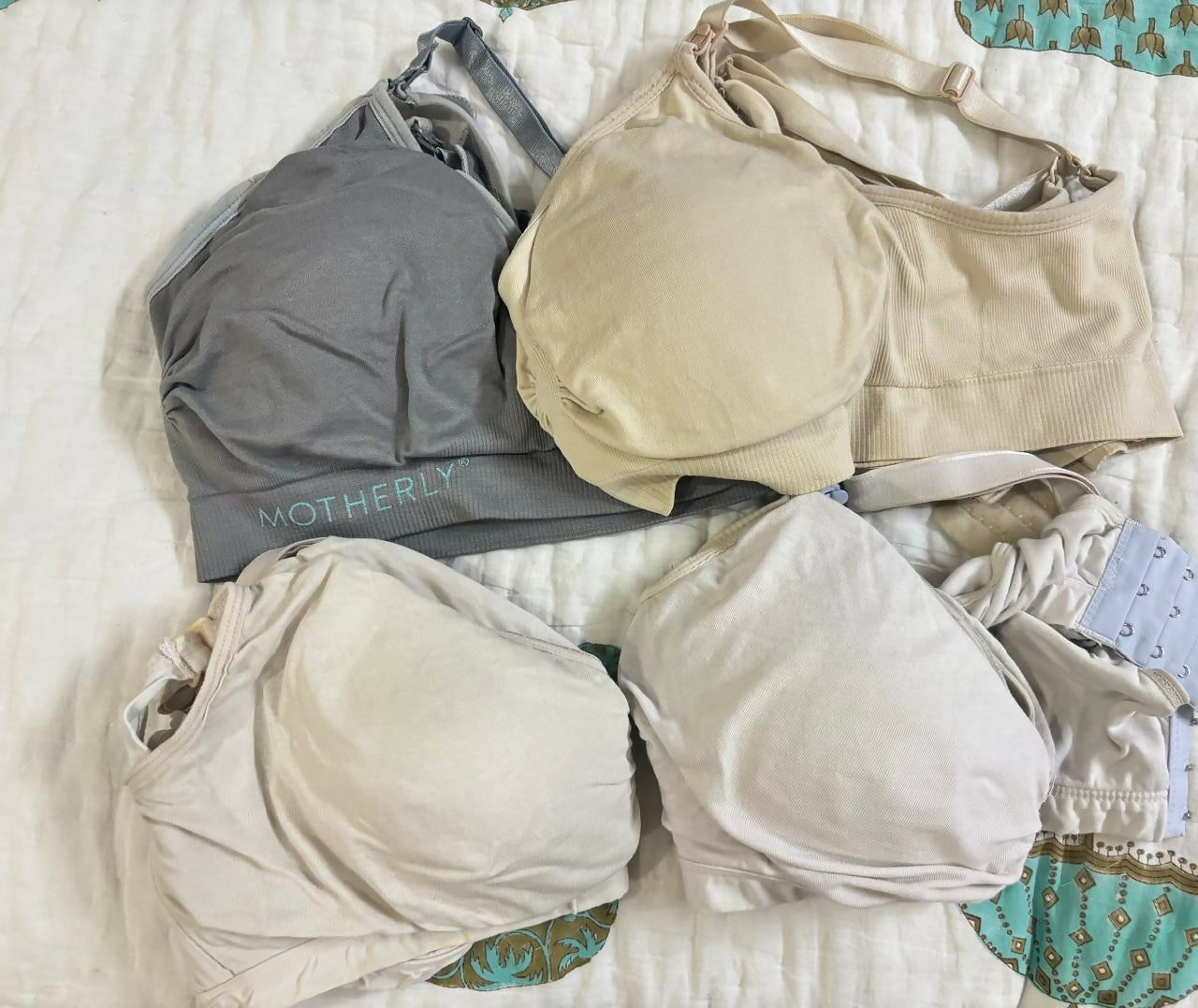 Set of 4 nursing/feeding bras (L/XL) with free breast pads – soft, padded, and non-wired for all-day comfort.