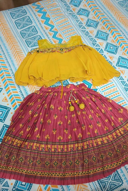 Elevate your baby girl's wardrobe with our charming Crop Top and Skirt set, offering comfort and style in one delightful package!