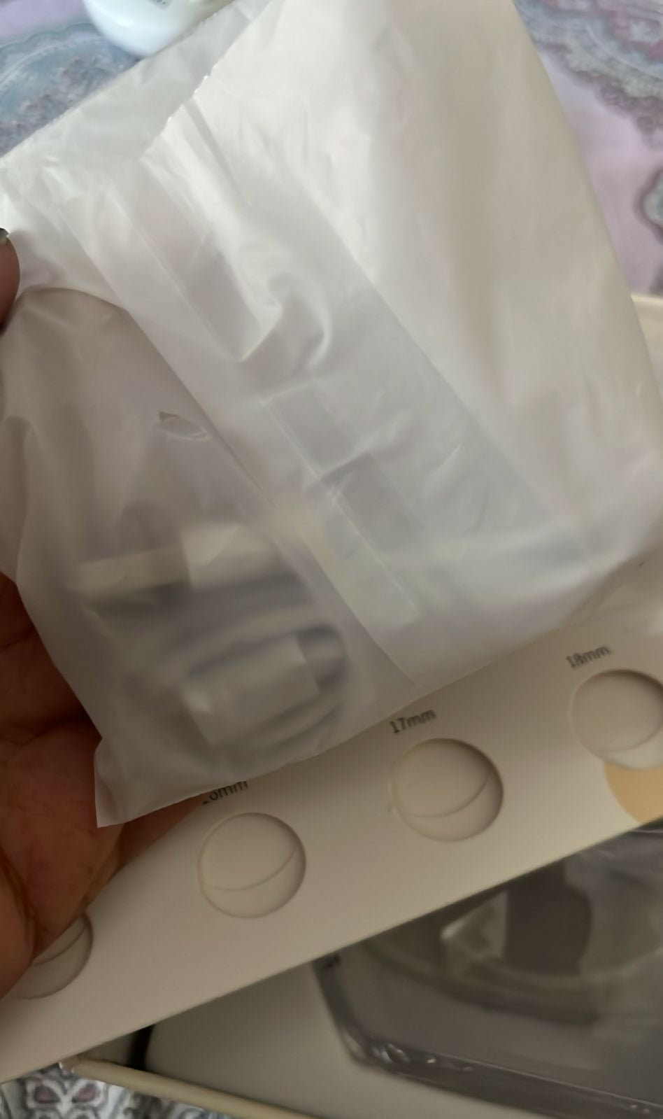 PROMOM NEO wearable breast pump with hands-free design, compact milk collection cups, adjustable suction, and portable pumping support for breastfeeding mothers.