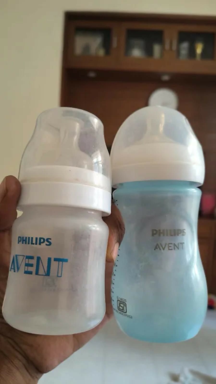 Philips Avent feeding bottle set of 2 with complimentary nipple sets, featuring baby-friendly feeding bottles, anti-colic design, and convenient feeding essentials for newborns and infants.