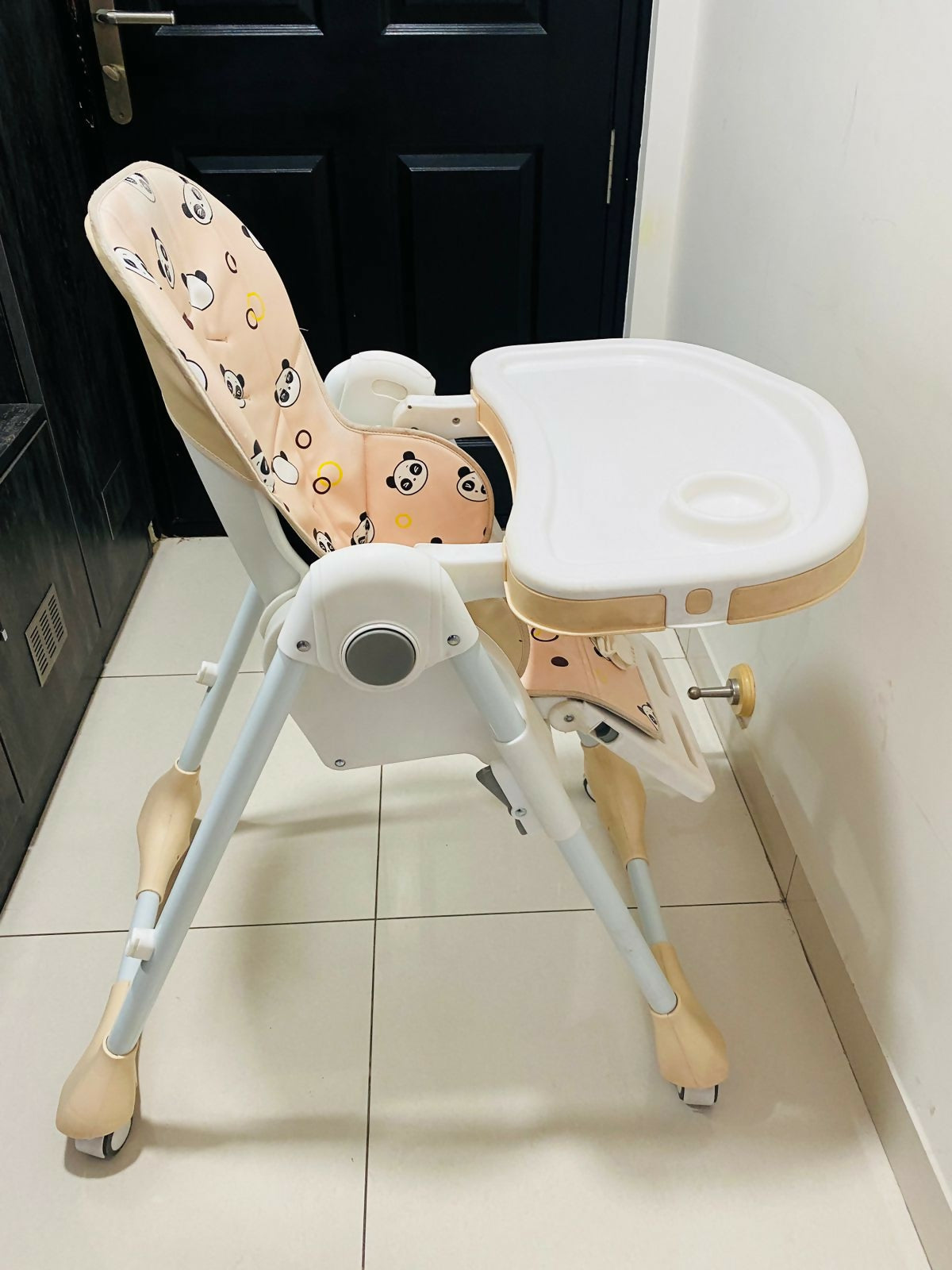 Transform mealtime with the R FOR RABBIT Marshmallow High Chair, offering multiple features and adjustable settings for babies aged 6 months to 5 years.