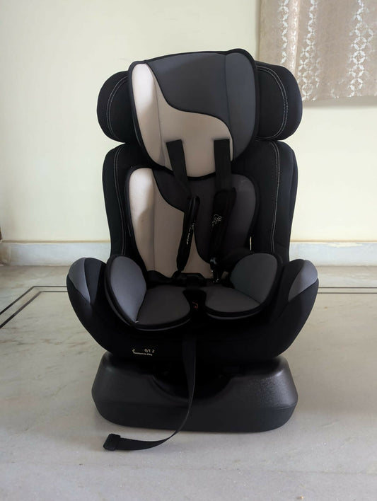 R FOR RABBIT Jack n Jill Grand/Premium Baby Car Seat featuring comfortable padded seating, a secure harness and adjustable convertible design for supportive and convenient car journeys with babies and young children.