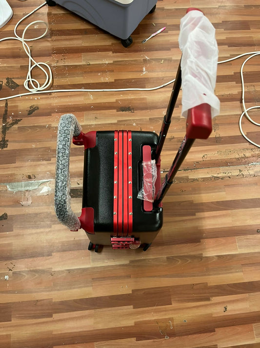 BUTT BABY Sit & Go – the ultimate ride-on cabin luggage for kids, with smart storage and smooth travel fun.

