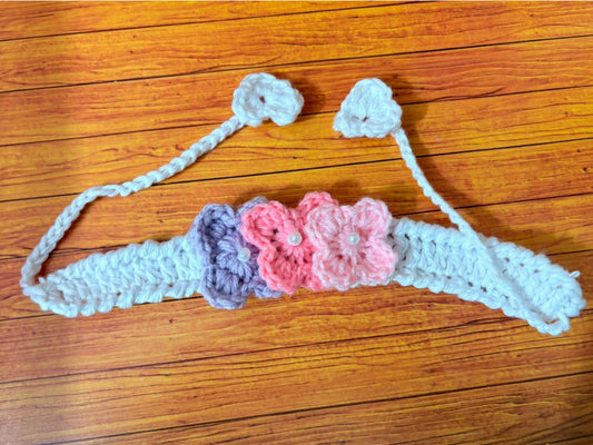 Our collection of headbands and tic-tac clips provides the perfect combination of style and function to complete any hairstyle. 