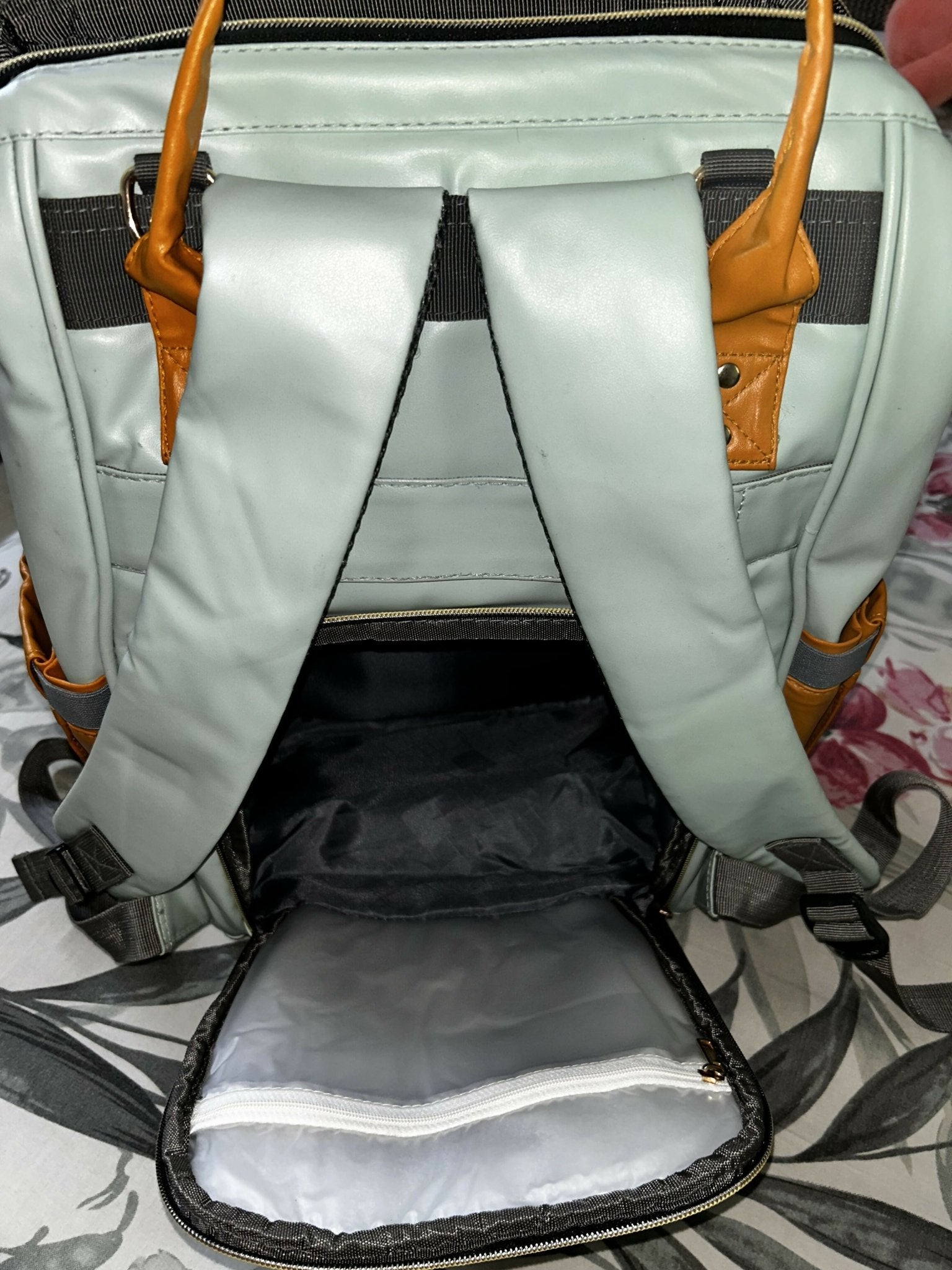 STARANDDAISY diaper bag for mothers with spacious compartments, multiple storage pockets, comfortable carrying straps, and organized space for baby essentials during travel and outings.