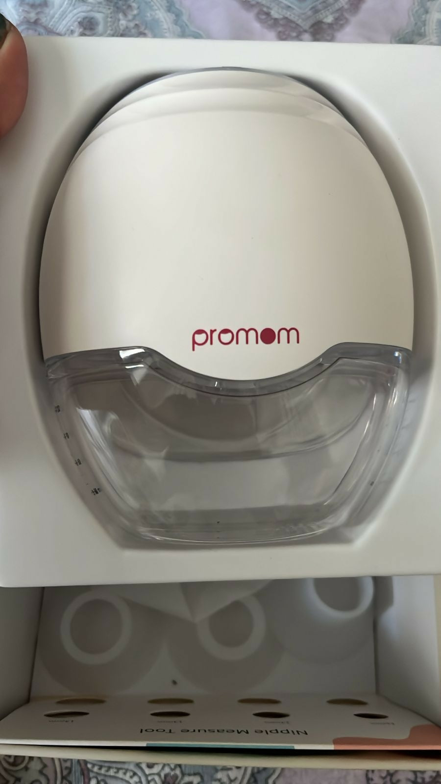 PROMOM NEO wearable breast pump with hands-free design, compact milk collection cups, adjustable suction, and portable pumping support for breastfeeding mothers.