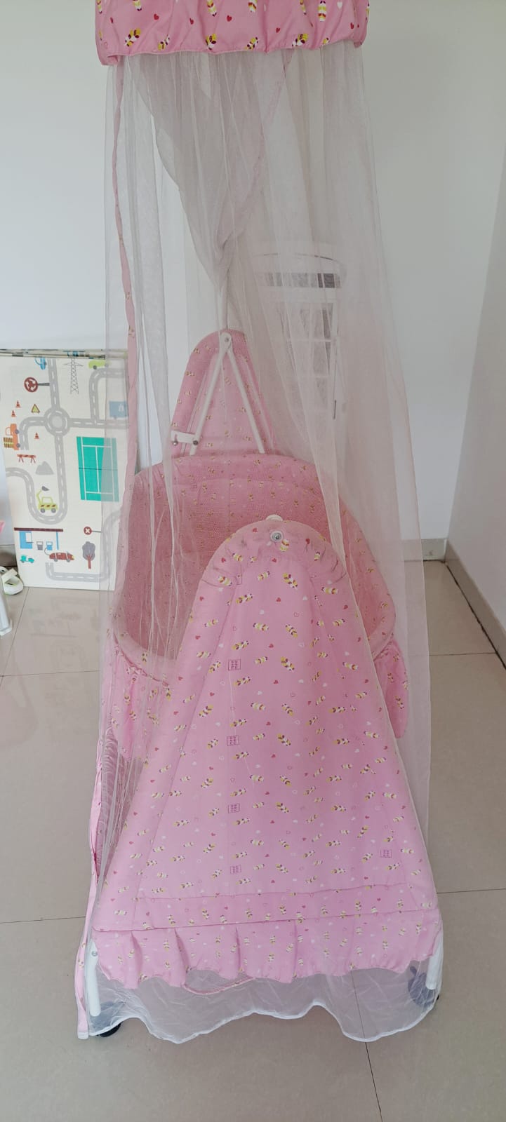 MEE MEE  Baby Cradle with Wheels and Mosquito Net