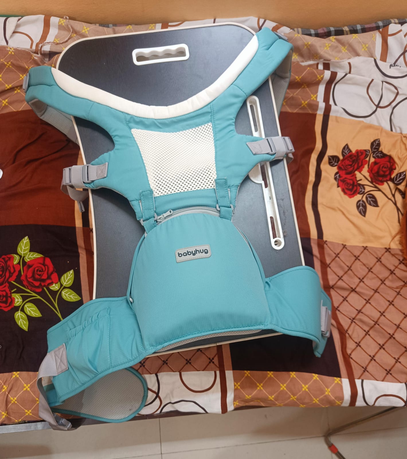 Babyhug 5‑in‑1 hip seat baby carrier – ergonomic, comfy, and versatile support for parents and growing babies.

