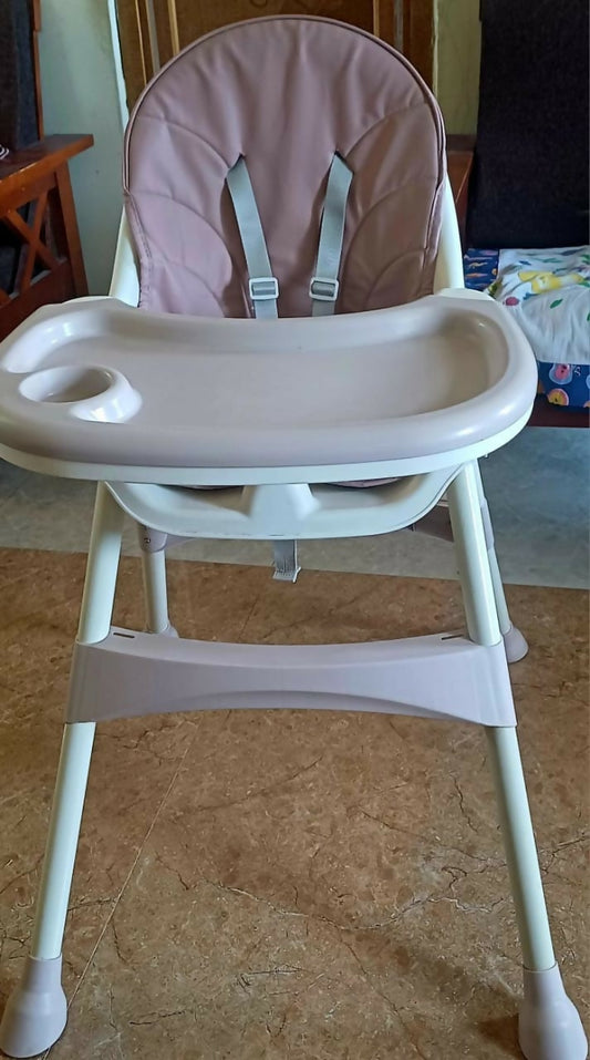 Create happy and memorable mealtimes with our High Chair for Baby, featuring adjustable height and recline positions for comfort and safety.