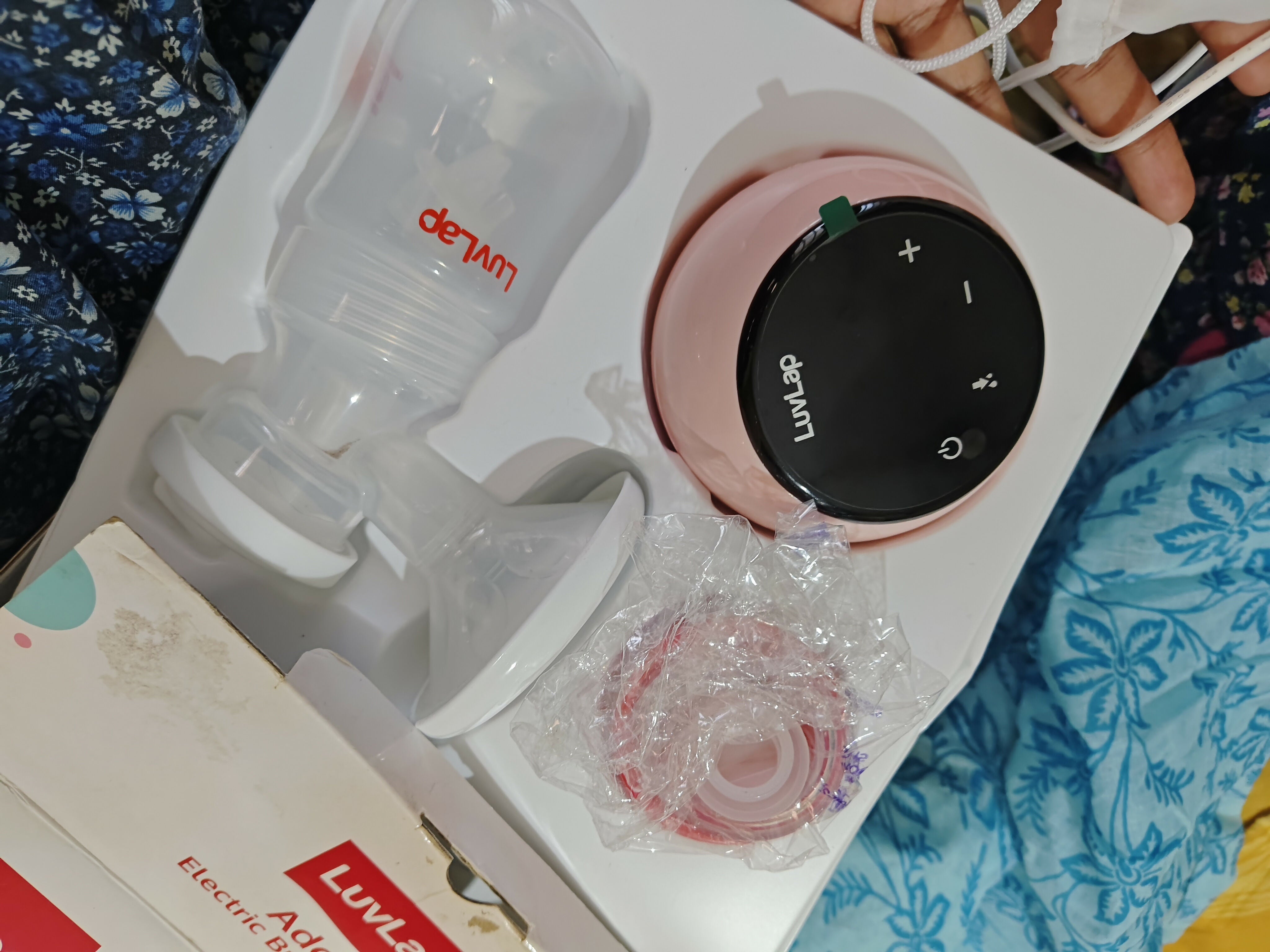 Experience effortless and comfortable milk expression with the LUVLAP Automatic Breast Pump, featuring adjustable suction levels, a soft silicone massage cushion, and a compact, portable design.