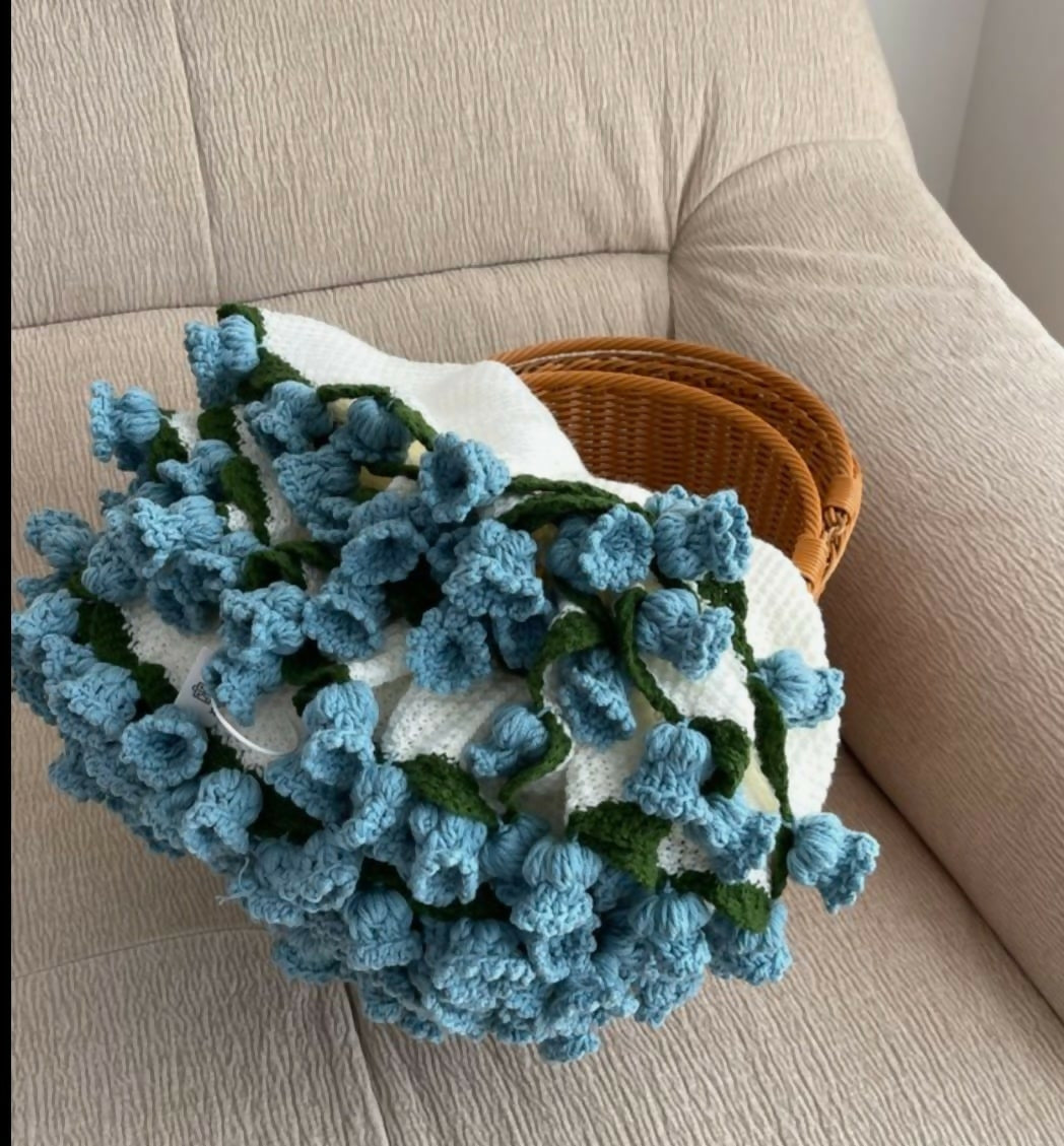 Knitted blue and white blanket 