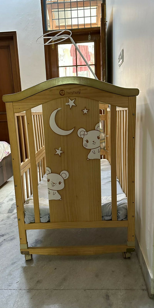 Ensure a cozy and comfortable sleep environment for your baby with the Huny Huny Crib/Cot (HHWBB716-WM) with Mattresses and BABYHUG Drysheets, offering safety and convenience for parents.