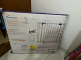 Dreambaby Liberty safety gate with auto close and stay open feature, almost new condition, ideal for child safety at home