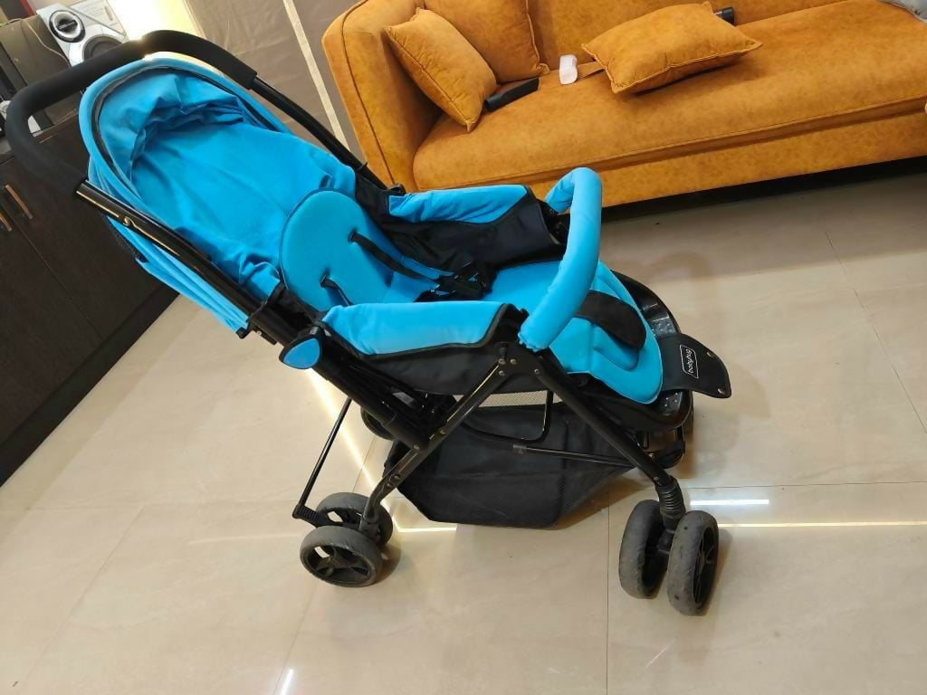 Enjoy outings with ease using the BABYHUG Symphony Stroller/Pram, offering comfort, convenience, and style for both parents and babies.