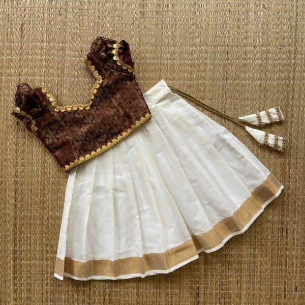 Let your little princess shine in this beautiful baby girl frock/dress, designed for comfort and style. 