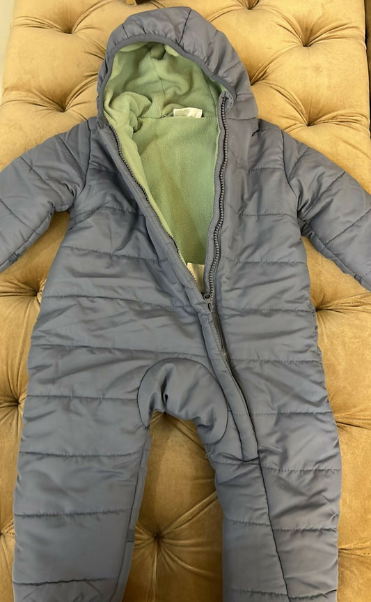Keep your baby warm and cozy outdoors with the Baby Windsheeter with Warm Inside, featuring a soft and snug inner lining for chilly days. Crafted for durability and comfort, this windsheeter is perfect for outdoor adventures.
